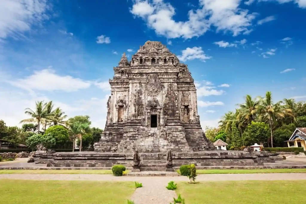 Candi Buddha Tertua
