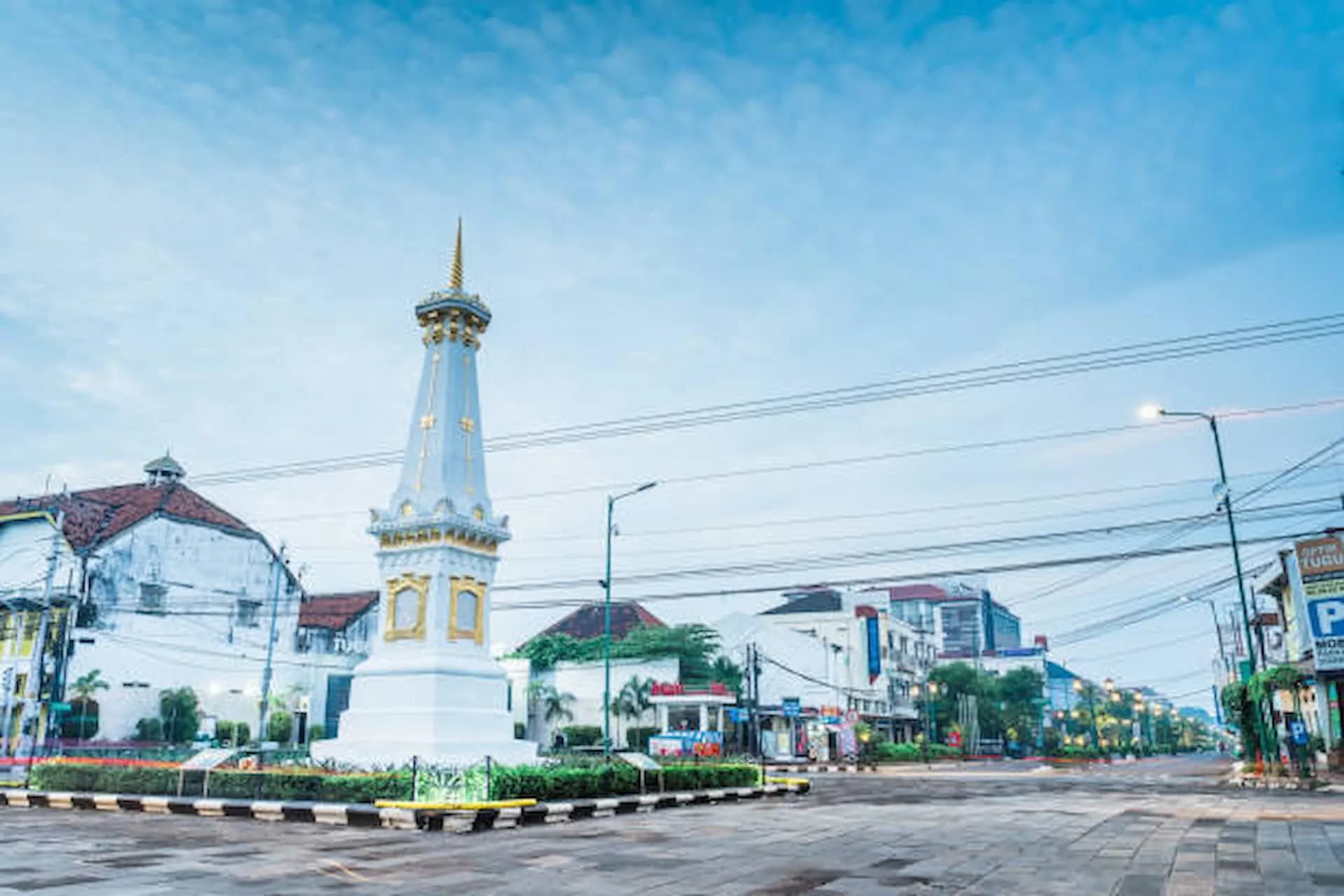 liburan keluarga di jogja | Tugu Pal Putih